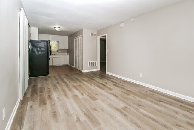 Building Photo - 5141 Hillside Dr NW