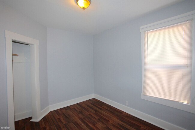Building Photo - 2 br, 1 bath  - 2034 Mullane St