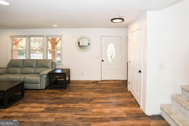 Foto del edificio - 6157 Orville Dr