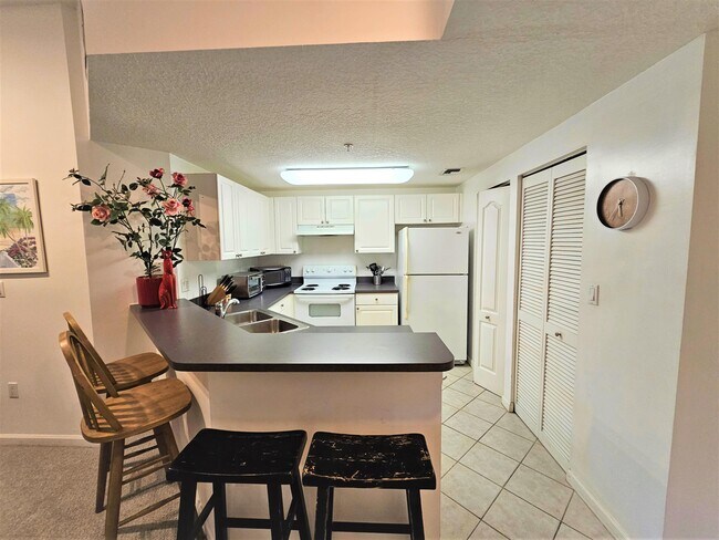 Building Photo - 5050 Fairways Cir