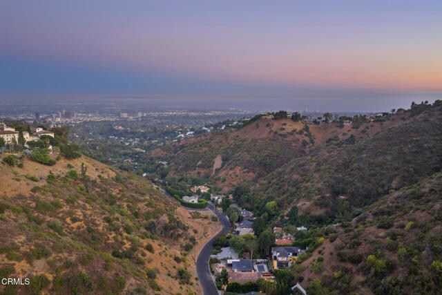 Foto del edificio - 1571 N Bundy Dr