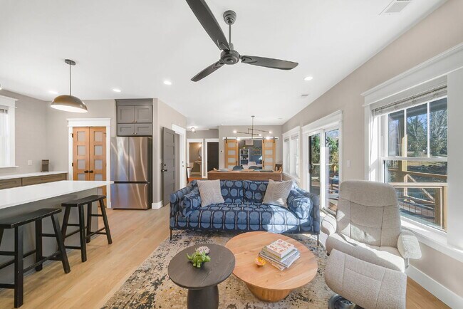 Foto del edificio - Fully Furnished | Asheville Area | 3–12 Month Leases Available