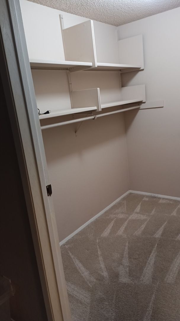 Building Photo - 2 Bedroom 1 Bathroom $1800.00