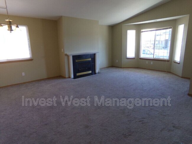 Building Photo - 8706 NE 153rd Ave