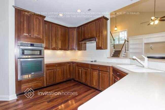 Foto del edificio - 7000 Weddington Brook Dr