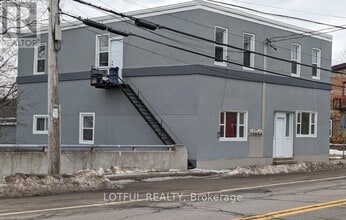 Building Photo - 17 Main St W