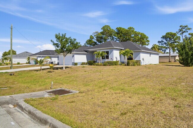 Foto del edificio - 4593 SW Bradbury St