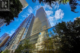 Building Photo - 33 Charles St E