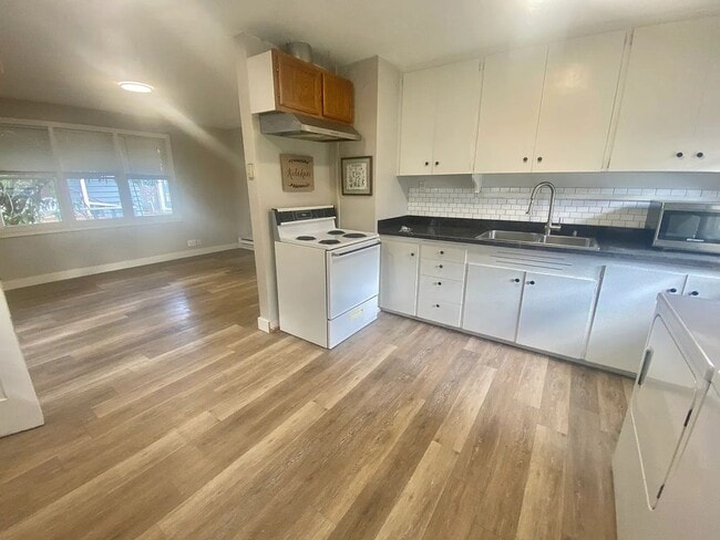 Building Photo - Charming 2-Bedroom Houghton Bungalow