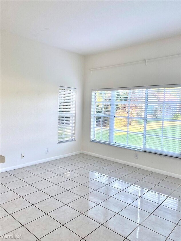 Primary Photo - 3 br, 2 bath House - 528 Water Pt