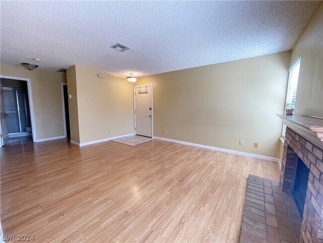 Foto del edificio - 5576 W Rochelle Ave.