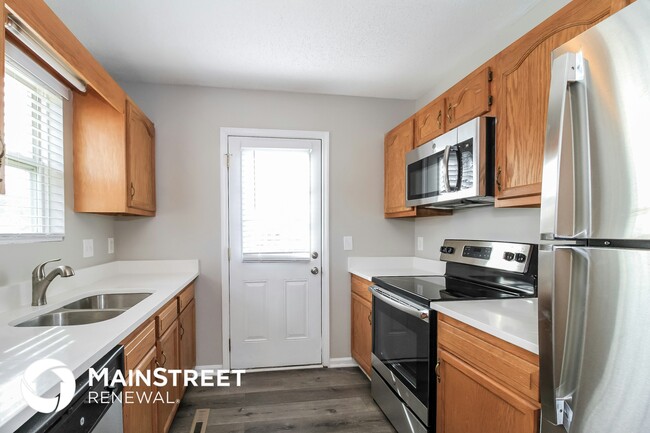 Building Photo - 490 Mae Stone Dr