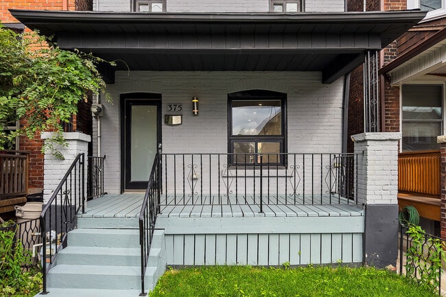 Building Photo - 375 Westmoreland Ave N