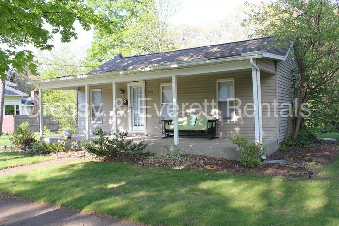 Primary Photo - 308 Lake St