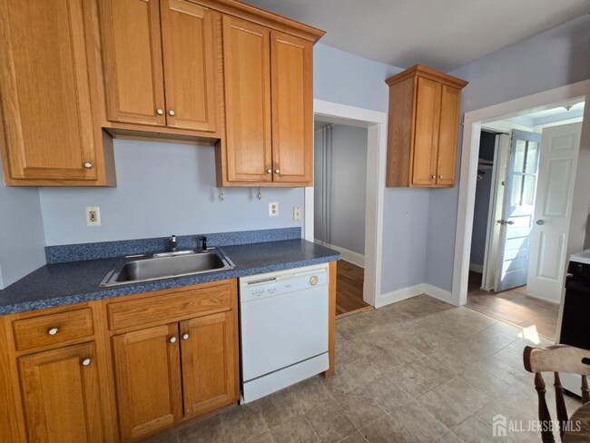 Building Photo - 42 Riva Ave