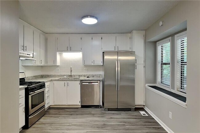 Building Photo - 4006 Maxanne Dr NW