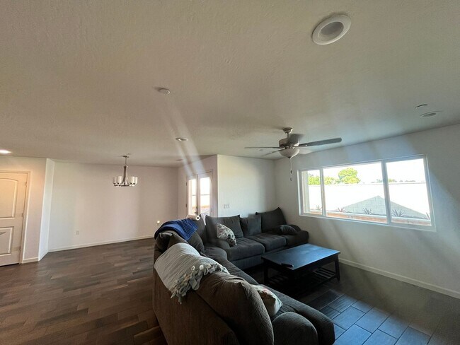 Foto del edificio - 1517 S Barberry Pl