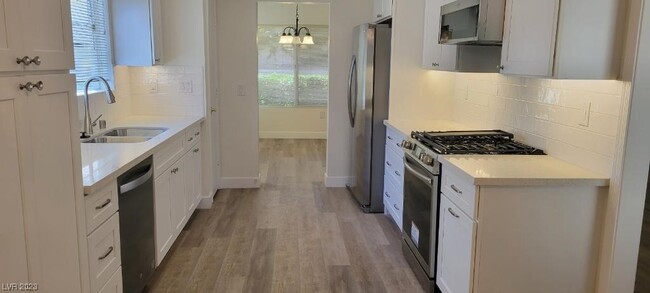 Building Photo - 9001 Mountain Gate Dr