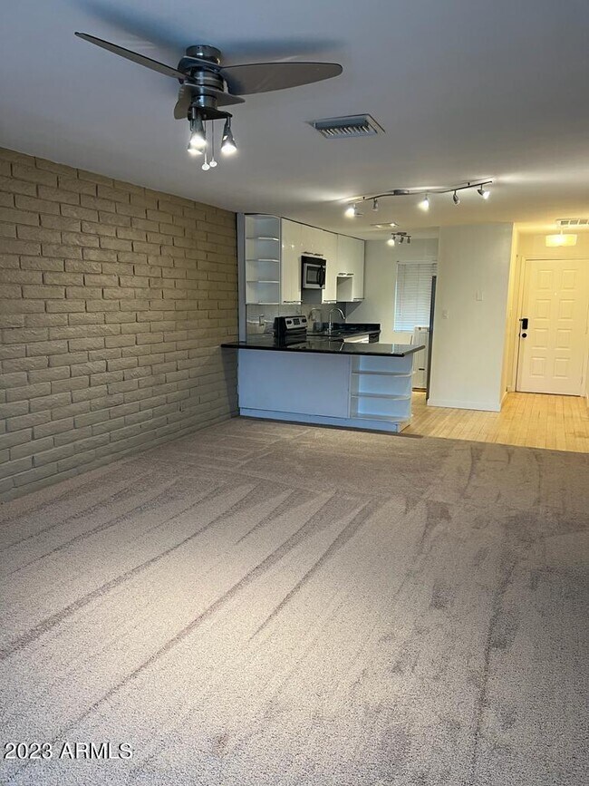 Foto del edificio - 4354 N 82nd St