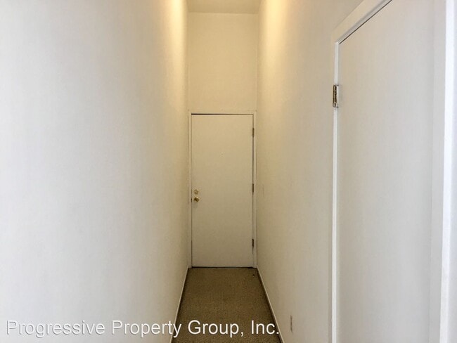 Building Photo - 582 Grove St