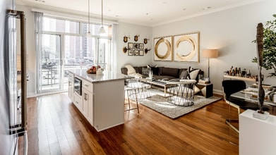 Building Photo - 1050 W Monroe St