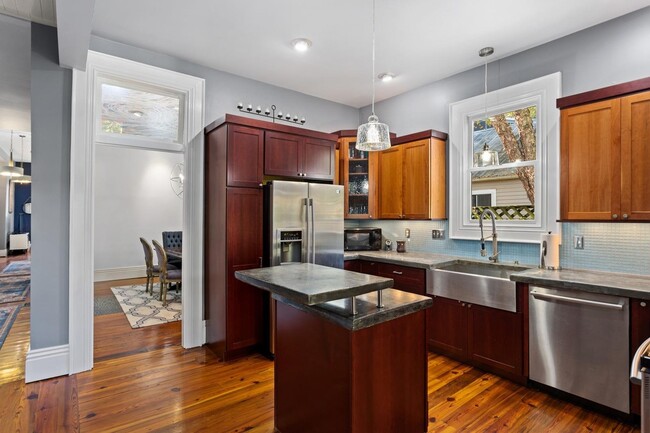 Building Photo - 821 Boscobel St