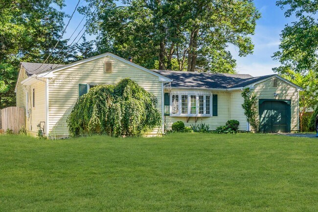 Foto del edificio - 2556 Woodland Rd