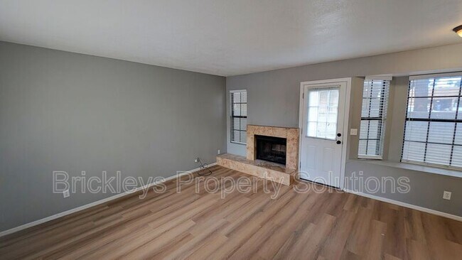 Foto del edificio - 820 W University Dr