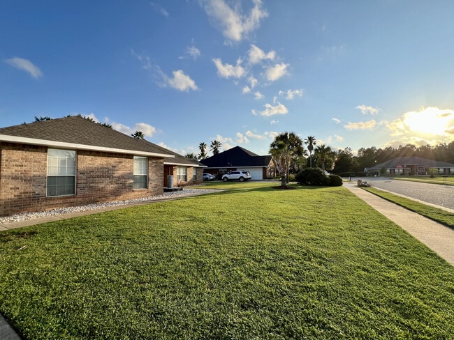 Building Photo - 445 Collinwood Loop