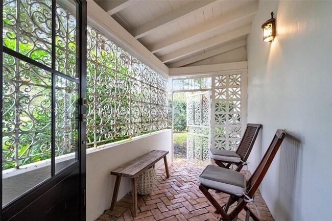 Building Photo - 9550 NW 1st Ave