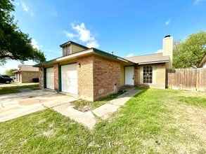 Building Photo - 5619 Lochmoor