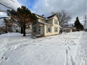 Building Photo - 1155 W 9th St