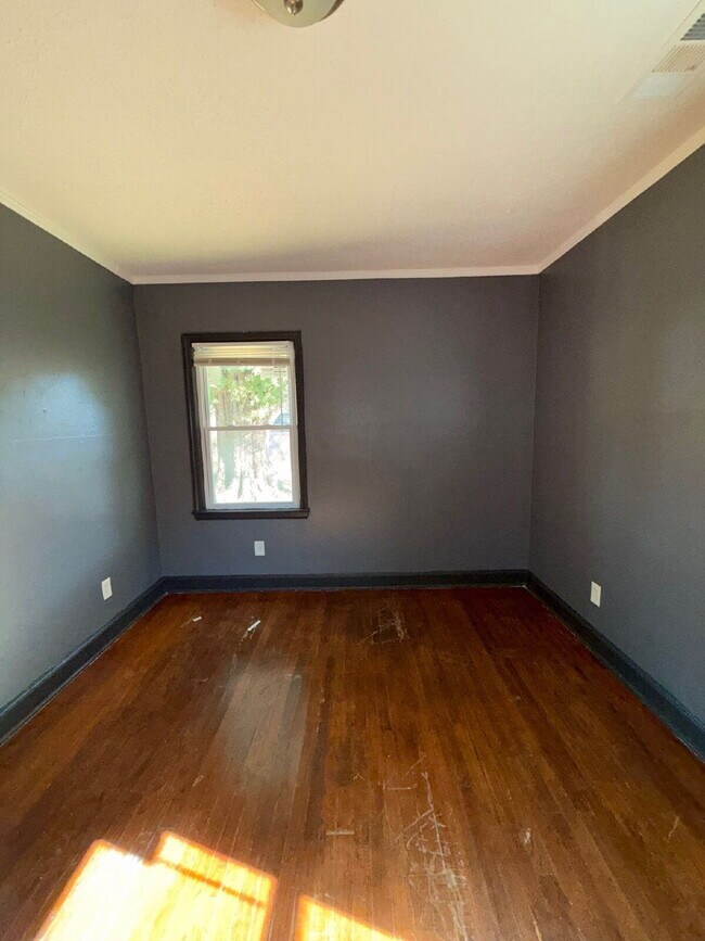 Photo - NEW LISTING– 1064 Brower St, Section 8 Approved! Apartment