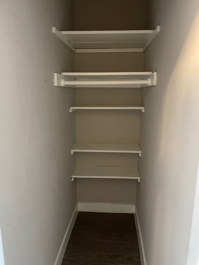 Building Photo - 806 Esplanade