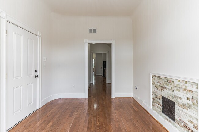 Foto del edificio - 1806 Guilford Ave