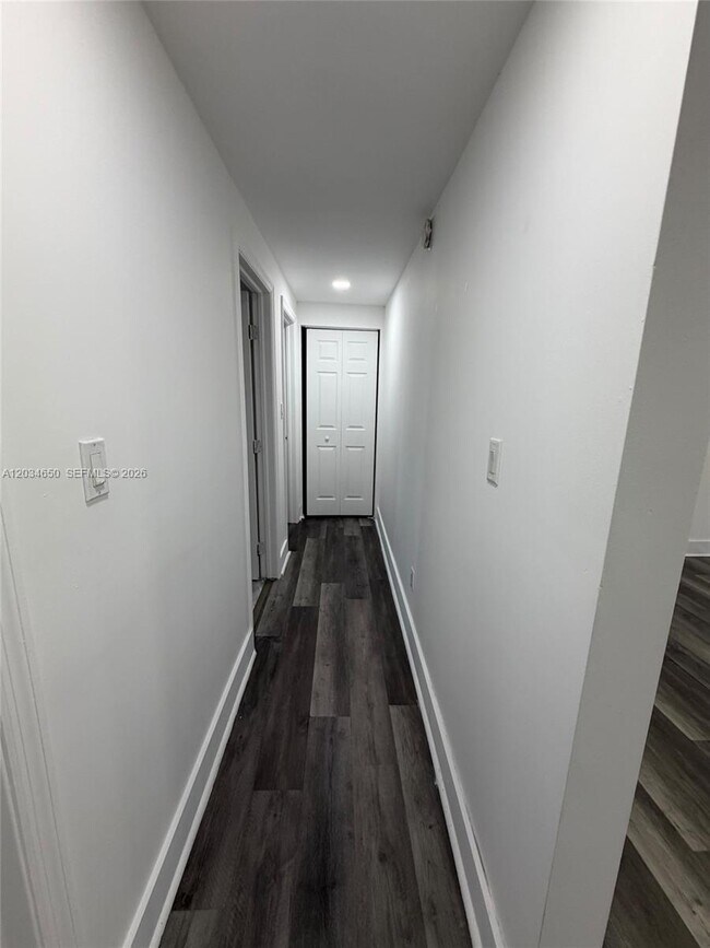 Foto del edificio - 2025 NW 72nd St