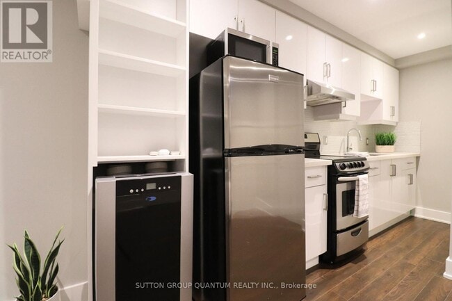 Photo du bâtiment - 35 Cloverdale Rd