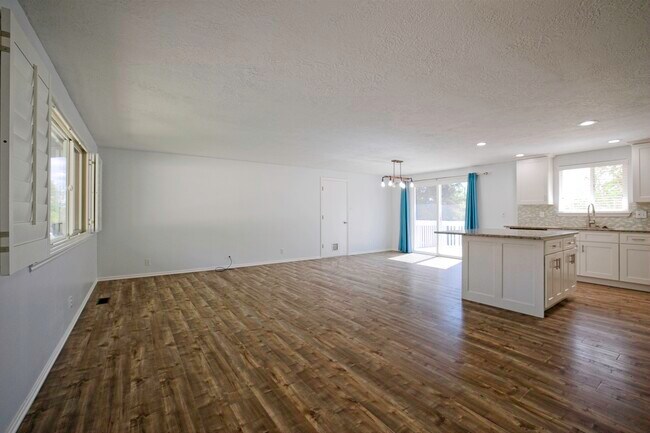 Building Photo - 755 N 1020 E
