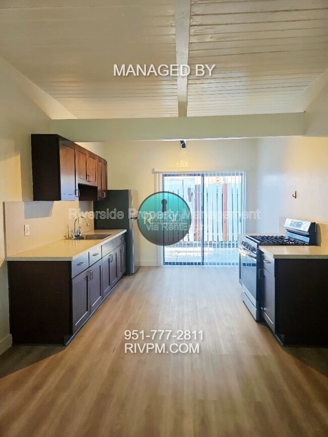 Interior Photo - Rock Ridge