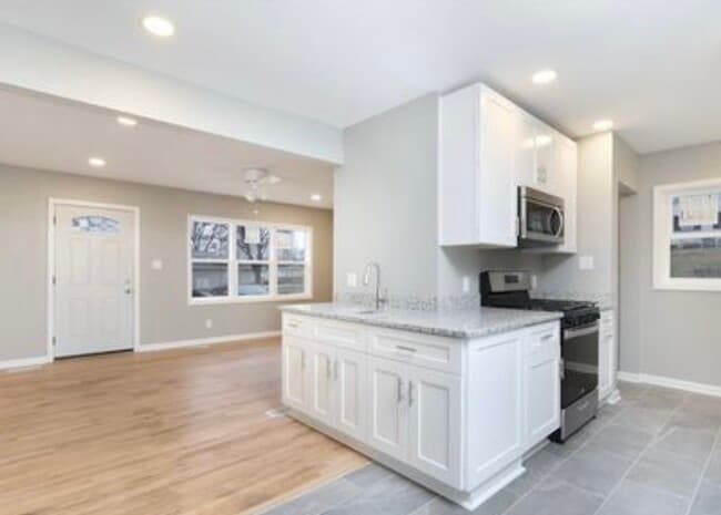 Building Photo - 212 Thornton Ave