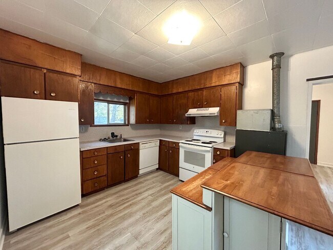 Foto del edificio - Cottage Style 1 Bed Home with a Large Yard...