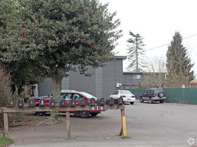 Building Photo - Holly Tree Apartments