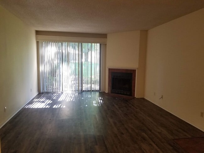 Building Photo - Ground Floor Condo At Park Lake, A Waterfr...