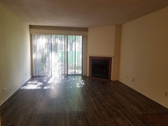 Foto del edificio - Ground Floor Condo At Park Lake, A Waterfr...