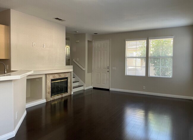 Building Photo - 1120 Rosewalk Way