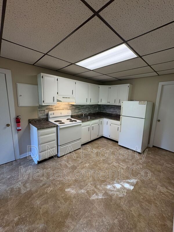 Building Photo - 102 Cabanna Ln