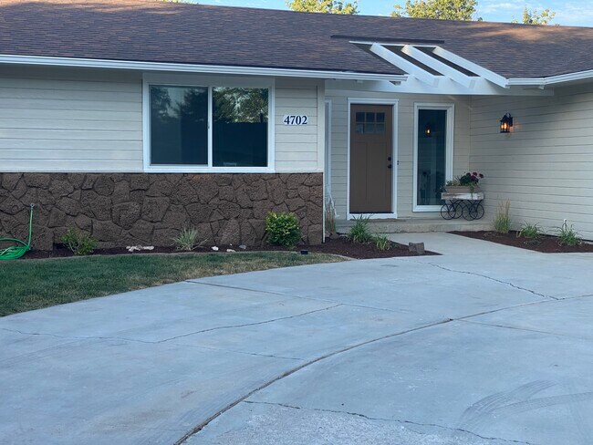 Building Photo - 4702 S Cochees Way