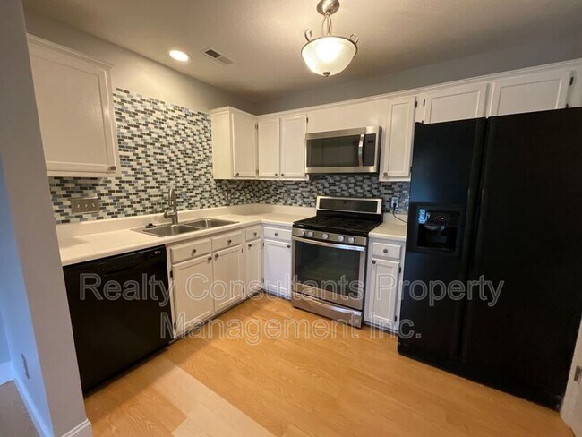 Foto del edificio - 6805 Poplar Grove Trail