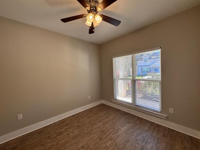 Foto del edificio - 1304 Cedar Ave S