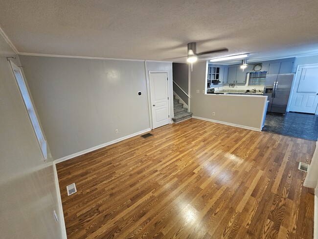 Building Photo - 290 Emerald Dr
